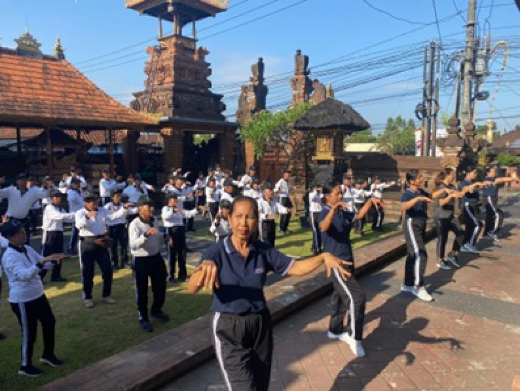 Terpadu dan Penuh Semangat, Lansia Banjar Gaji Dalung Kompak Ikuti Senam Lansia pada Program Posyandu Lansia
